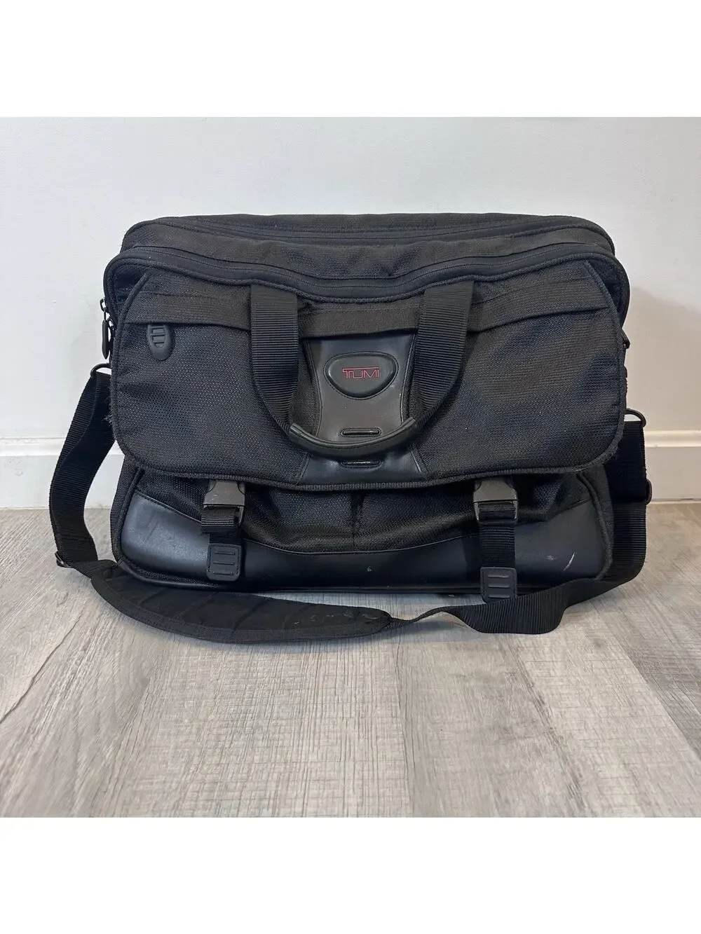 Tumi T Tech Expandable Shoulder Laptop Bag Briefcase Ballistic Nylon Black 564c
